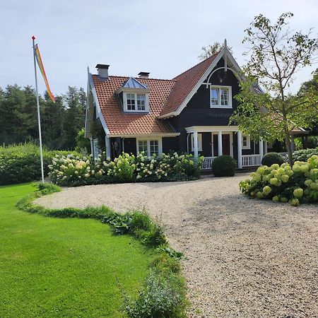 Bed and Breakfast Huize Koempoelan Naarden Exterior foto