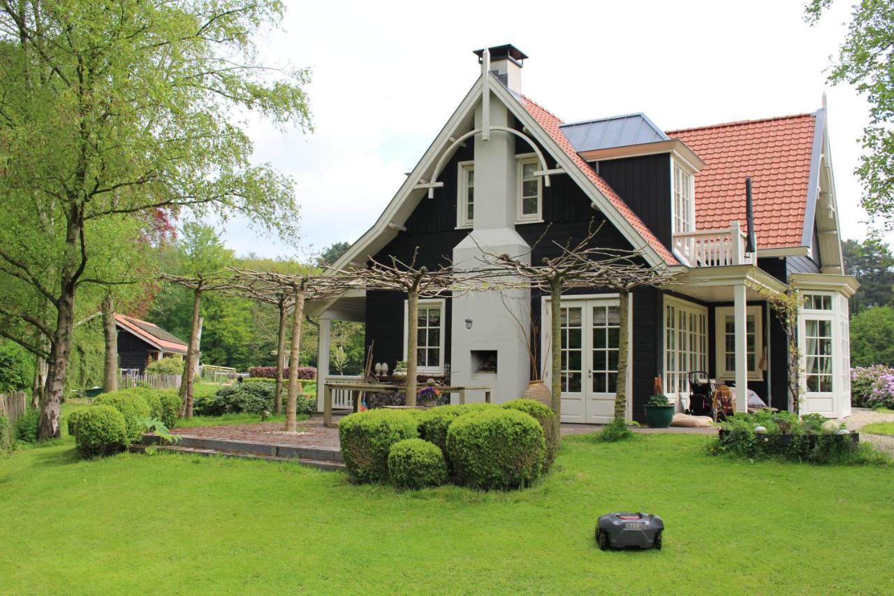 Bed and Breakfast Huize Koempoelan Naarden Exterior foto