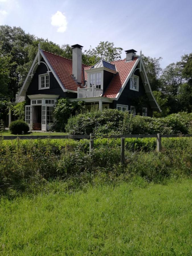 Bed and Breakfast Huize Koempoelan Naarden Exterior foto