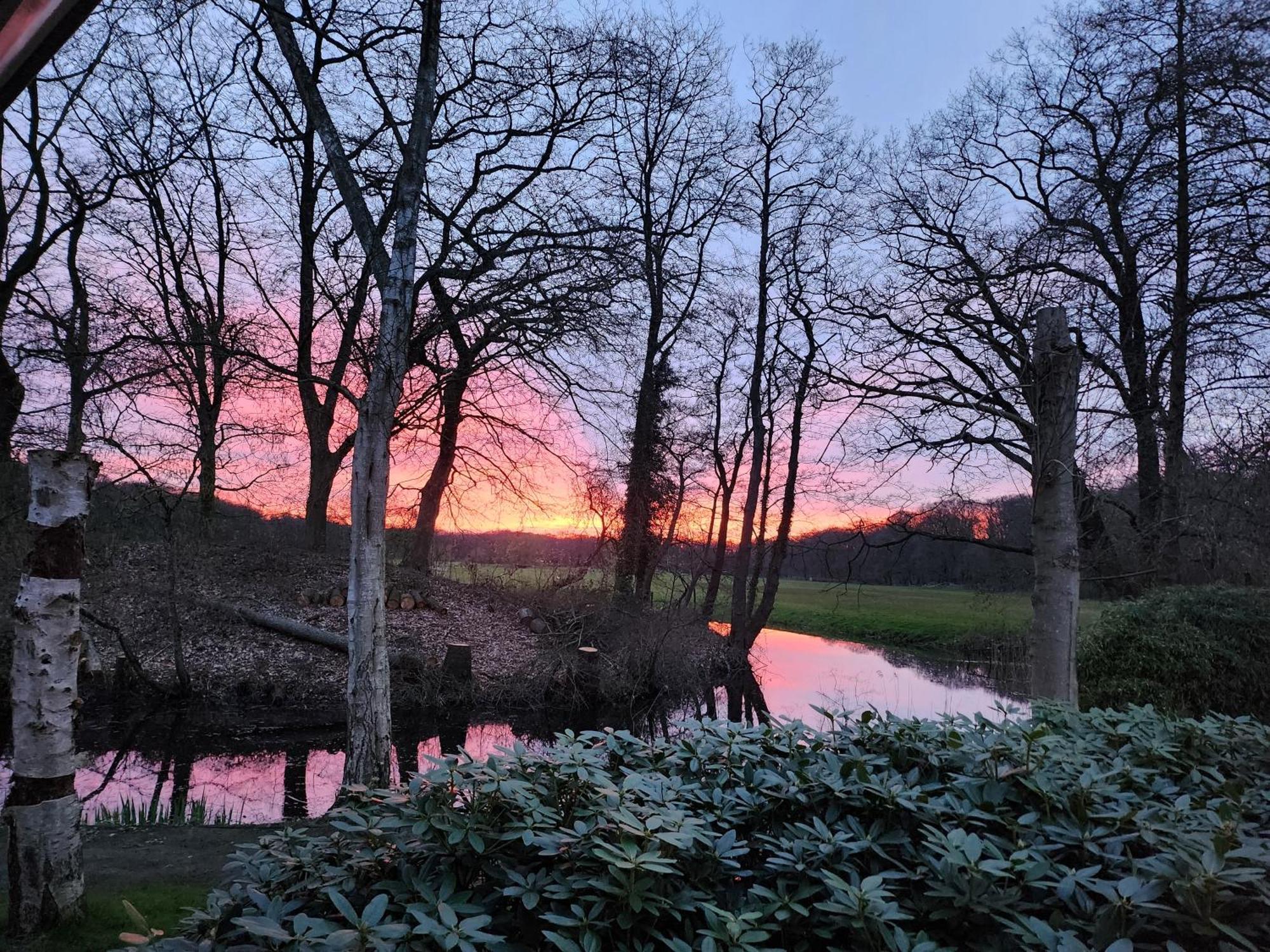Bed and Breakfast Huize Koempoelan Naarden Exterior foto